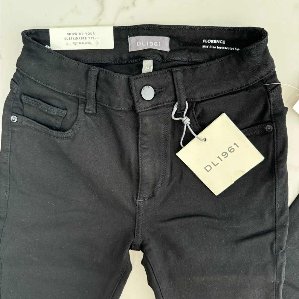 NWT- DL1961 Women Skinny Jeans - Soft & luxurious!